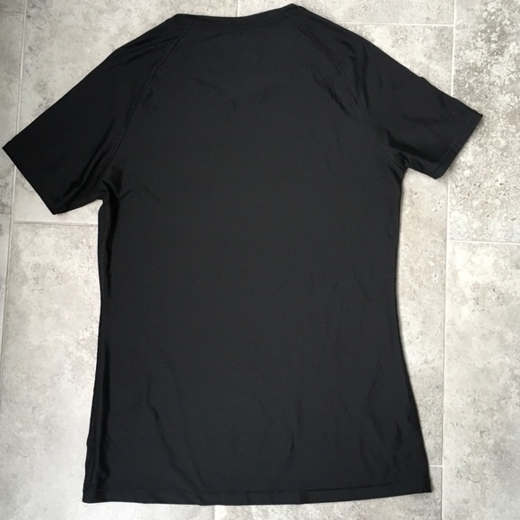 Under Armour Fitted Women’s Crewneck T-shirt SizeM - Picture 10 of 10